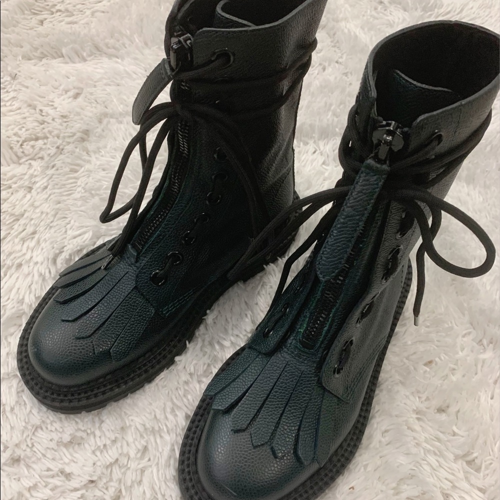 NWT Burberry Grainy Leather Combat Boots - Picture 4 of 12